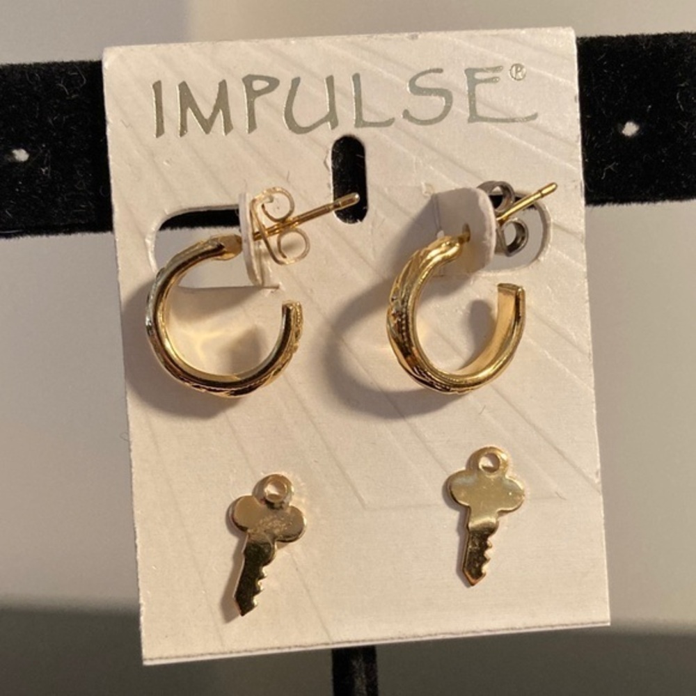 Pulse Gold Hoop Earrings with Key Charms